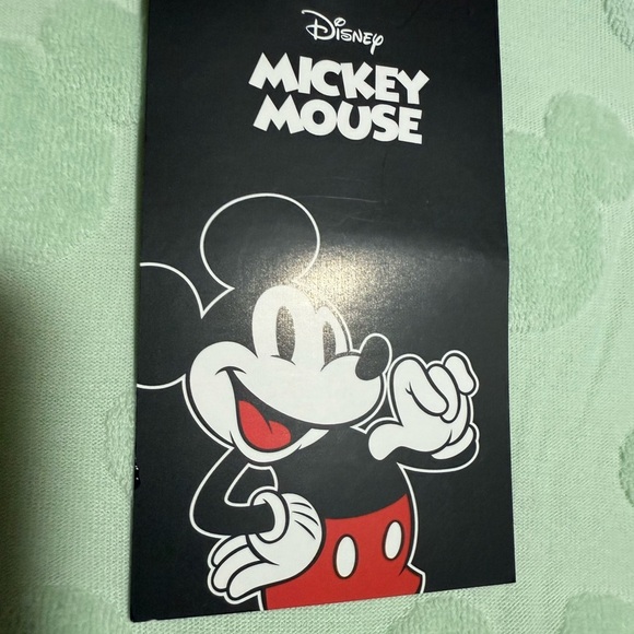 DISNEY Green Short Sleeve Tee, size large - Picture 4 of 5